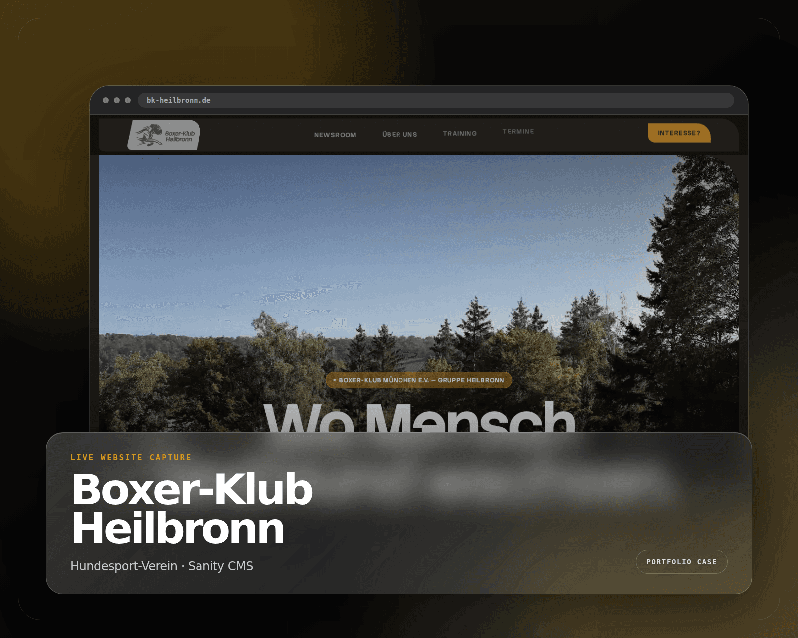 Modernes Portfolio-Cover mit echten Ausschnitten der Boxer-Klub-Heilbronn-Homepage, Trainingsplatz und Website-Sektionen.